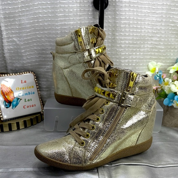 (R5)Steve Madden Gold Huston Vinta High-Top Wedge Sneakers with Metallic Studs,8 - Picture 1 of 11